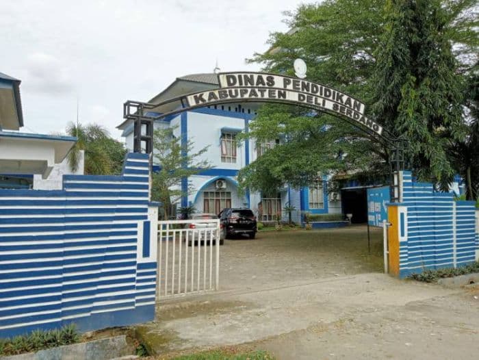 usai_dibubarkan_eks_korcam_pendidikan_deli_serdang_keluhkan_pengeluaran_semakin_besar_