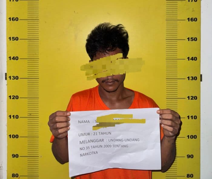 pemuda_labusel_simpan_sabu_di_kolong_tempat_tidur_ditangkap_polisi