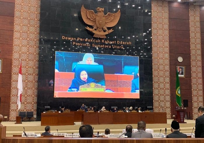 bahas_lkpj_dan_tatib_rapat_paripurna_dprd_sumut_diwarnai_hujan_interupsi