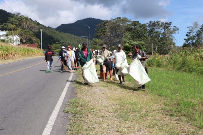 warga_toba_ubah_sampah_jadi_nilai_ekonomi