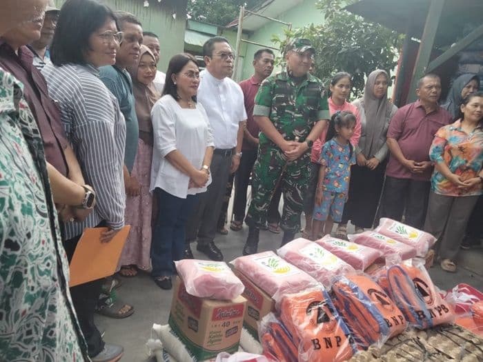 kebakaran_asrama_rindam_wali_kota_pematangsiantar_beri_bantuan_dan_semangat