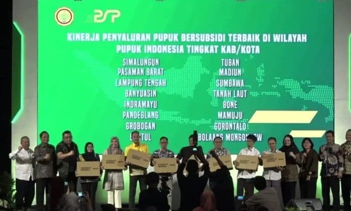 simalungun_raih_penghargaan_nasional_realisasi_pupuk_subsidi_capai_9076_di_2024