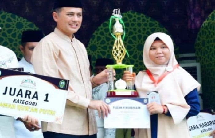anak_penjual_ayam_geprek_lolos_ke_universitas_di_yaman_harap_uluran_tangan_wujudkan_mimpi