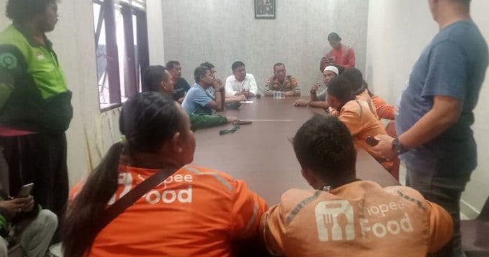 driver_ojol_datangi_polsek_medan_tembung_tuntut_proses_hukum_kasus_pengeroyokan_oleh_pak_ogah