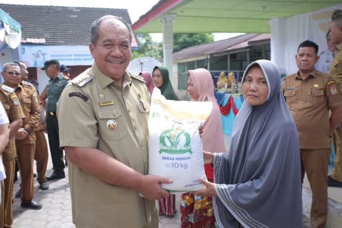 pemkab_asahan_salurkan_41771_paket_beras_ke_kpm_wujud_upaya_atasi_kerawanan_pangan