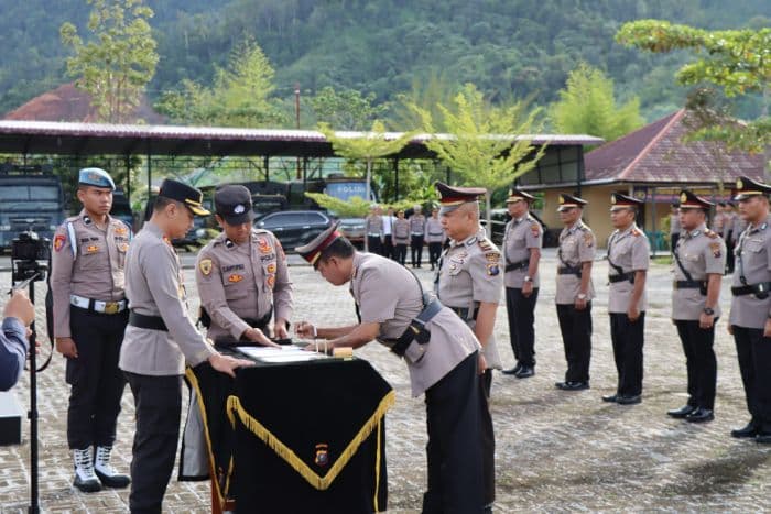 polres_tapteng_mutasi_sejumlah_pejabat_mulai_waka_dan_kasat