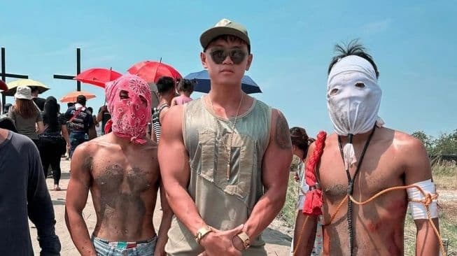 profil_selebgram_arnold_putra_yang_mendapatkan_amnesti_dari_myanmar