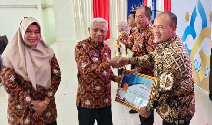 tapteng_raih_delapan_penghargaan_sekolah_siaga_kependudukan_di_puncak_harganas_sumut