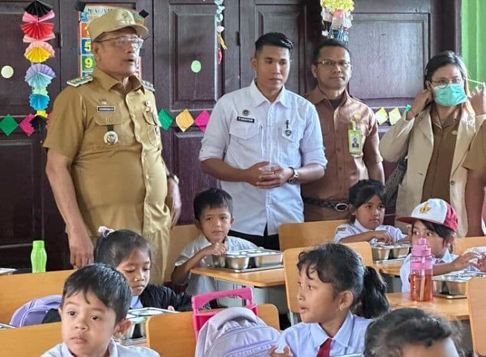 19810_murid_di_dairi_sudah_terima_program_makanan_bergizi_gratis