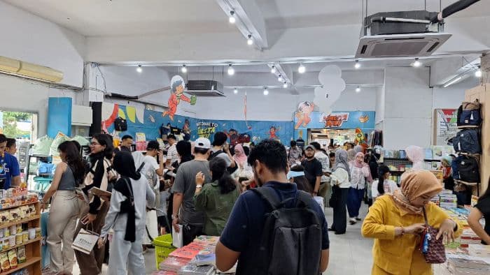 diskon_besarbesaran_di_semesta_buku_kota_medan_warga_serbu_buku_murah