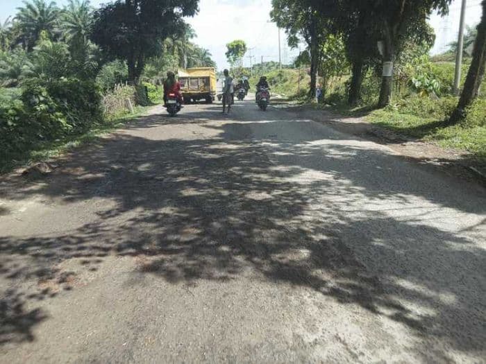 jalan_rusak_di_simalungun_jadi_ajang_pungli_warga_minta_pemerintah_bertindak