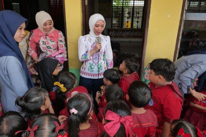 ketua_goptki_sergai_edukasi_anak_tk_percontohan_soal_hidup_sehat