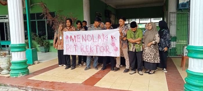 kisruh_pengangkatan_plt_rektor_mahasiswa_univa_labuhanbatu_blokir_ruang_rektor