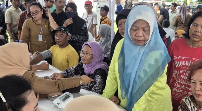 warga_serbu_pemeriksaan_gratis_di_peresmian_uhc_binjai