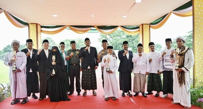 binjai_tuan_rumah_hari_santri_2025_gubernur_bobby_nasution_serukan_pbg_gratis_untuk_pesantren