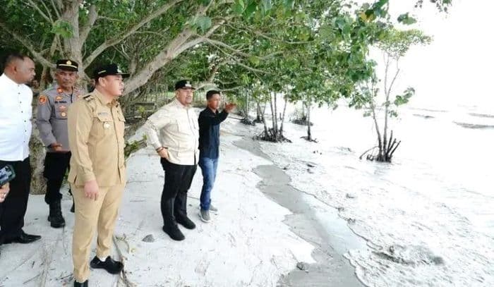 bupati_batu_bara_bertekad_hidupkan_kembali_pantai_jono_jadi_wisata_andalan_