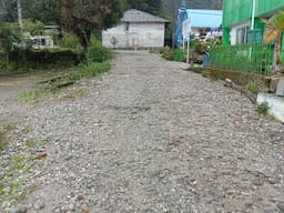 jalan_rusak_menuju_kantor_camat_lumbanjulu_belum_diperbaiki_warga_toba_keluhkan_lima_tahun_tanpa_perhatian