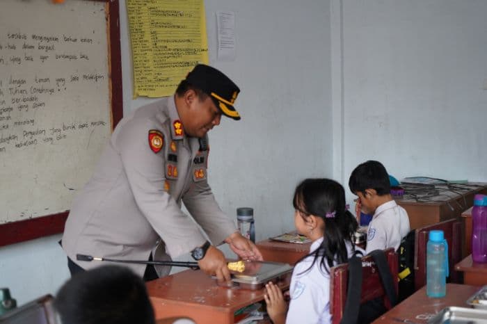 memenuhi_standar_kesehatan_sppg_polres_nisel_mulai_salurkan_makan_bergizi_gratis