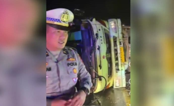 mobil_tangki_cpo_terbalik_di_jalinsum_kisaran_labura_