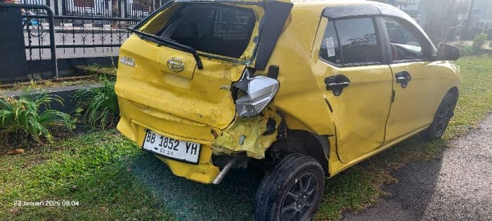 bus_lalupa_karona_tabrak_ayla_hingga_ringsek_di_jalan_sm_raja_sidikalang