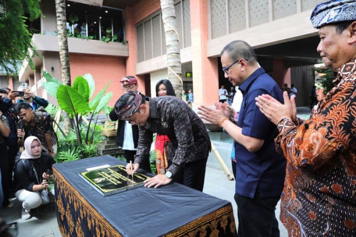 jpo_i_gusti_ngurah_rai_diresmikan_menko_ahy_meningkatkan_kenyamanan_penumpang_dan_aksesibilitas_bandara