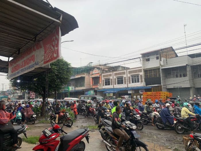 kemacetan_panjang_terjadi_di_simpang_titi_papan_medan_deli