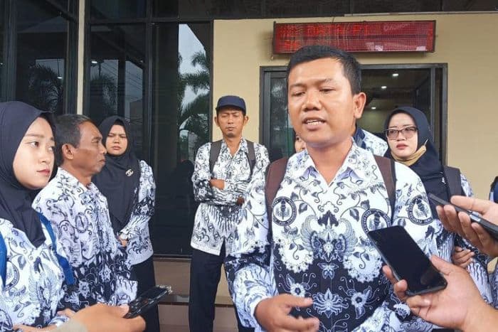 kisah_guru_honorer_yang_mengabdi_14_tahun_dinyatakan_lulus_pppk_tapi_dibatalkan