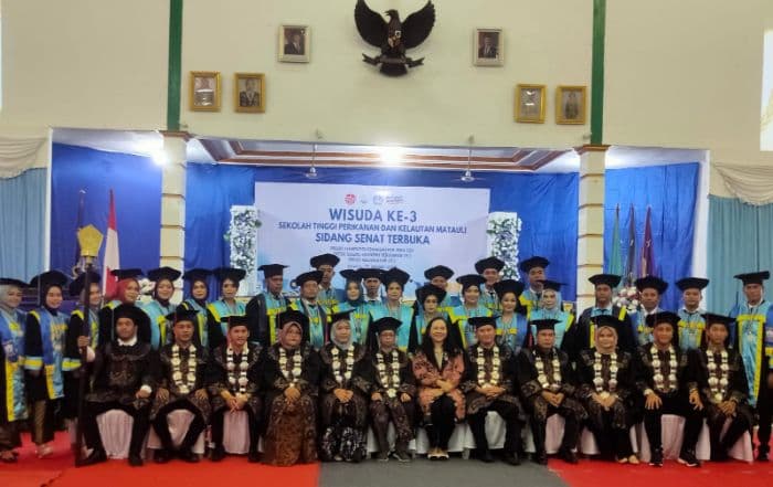 stpk_matauli_wisuda_28_mahasiswa_angkatan_3_diharapkan_langsung_kerja_