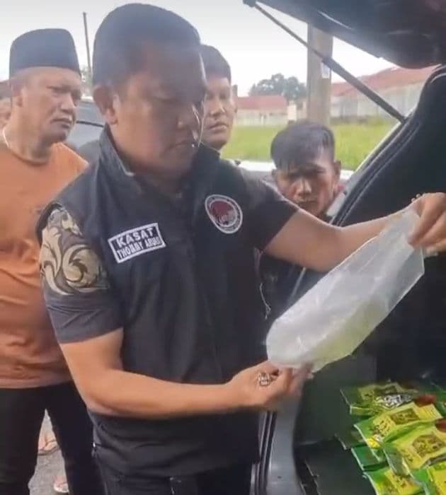 pria_asal_pidie_ditembak_saat_bawa_sabu_33_kg