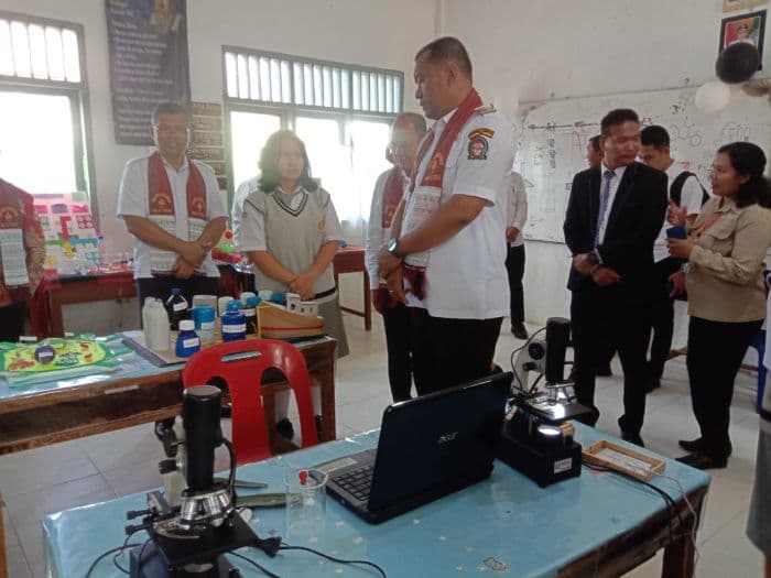 bupati_toba_apresiasi_gelaran_eagle_janji_bantu_sma_negeri_1_uluan
