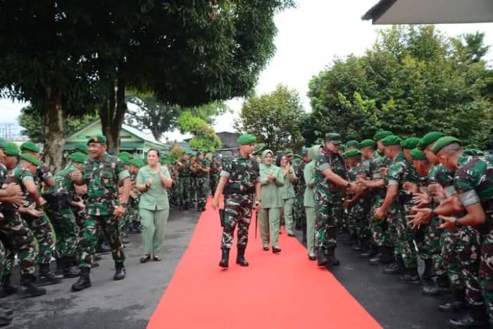 pangdam_apresiasi_prajurit_yonif_123rw_akan_bertugas_di_perbatasan_ri