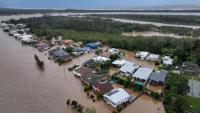banjir_parah_landa_australia_timur_4_tewas_dan_puluhan_ribu_terisolasi_