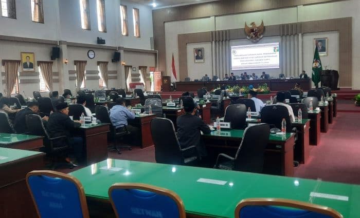 ditunda_paripurna_lkpj_bupati_simalungun_2024_tunggu_rapat_banmus