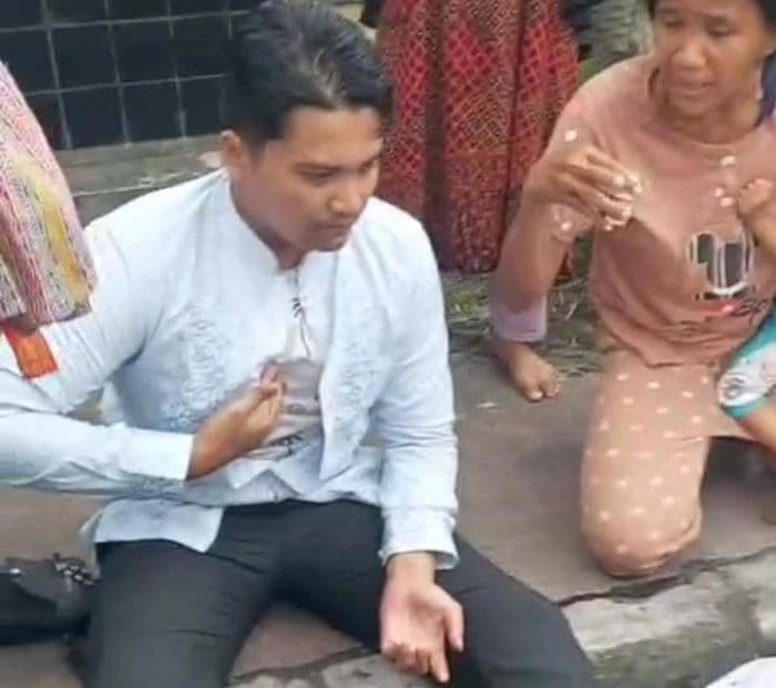 dua_pengendara_nabrak_pohon_yang_mendadak_tumbang_di_medan