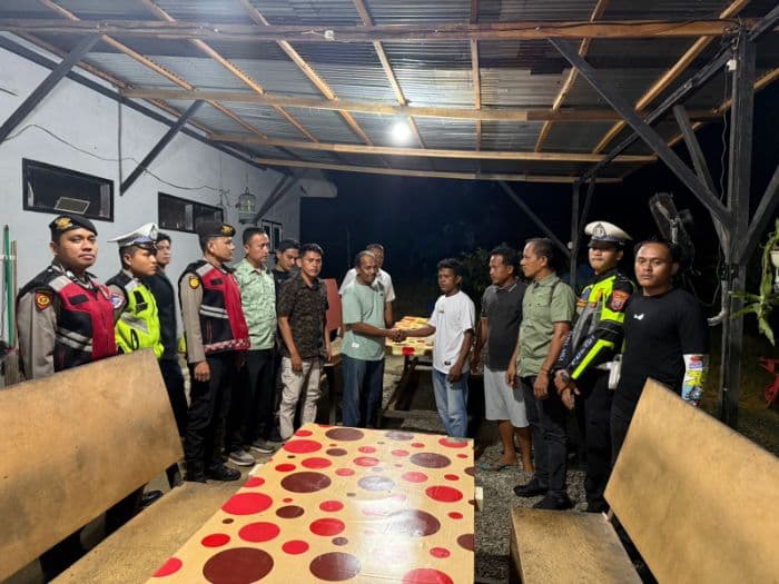 respons_cepat_call_center_110_polres_labusel_selesaikan_keributan_lahan_parkir_di_rm_sosopan