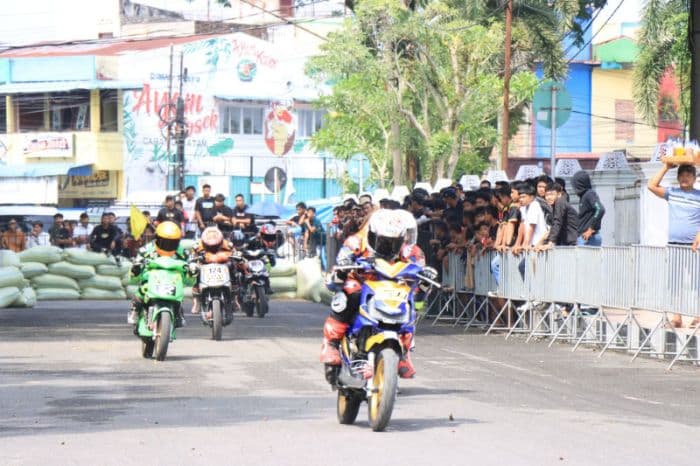 agung_pembalap_asal_jambi_sabet_juara_umum_roadrace_championship_binjai_2025