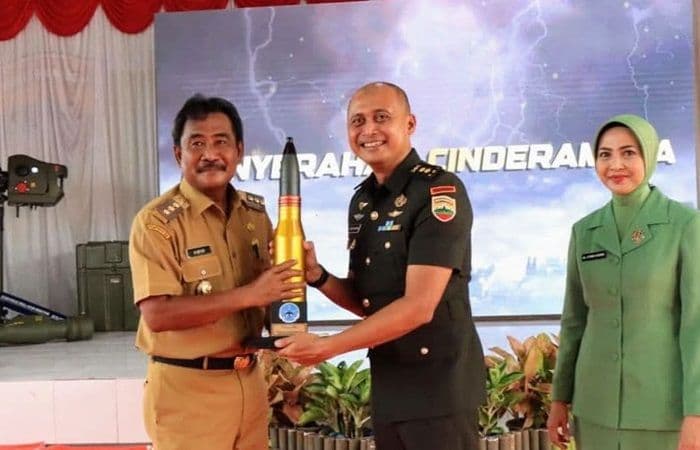 letkol_arh_wahyu_hidayat_resmi_gantikan_letkol_agung_pujiantoro_sebagai_danyon_arhanud_11wby