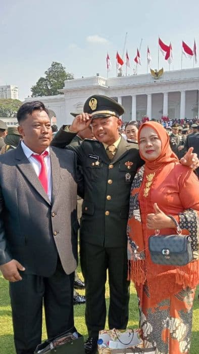 bangga_anak_kades_hanna_lulusan_akmil_dilantik_presiden_prabowo_di_istana_negara