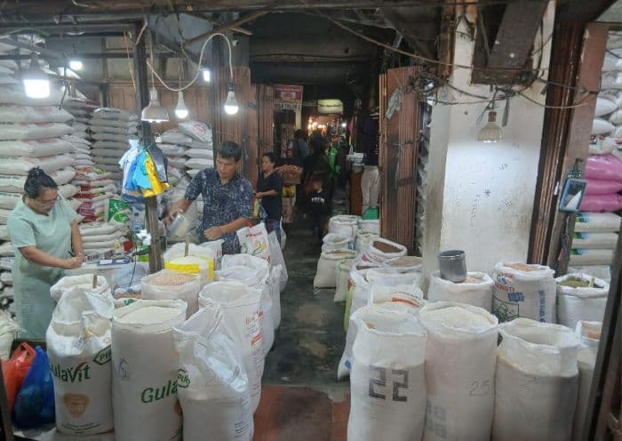 pedagang_dan_warga_siantar_keluhkan_kenaikan_harga_beras_hingga_rp24000_per_kilogram