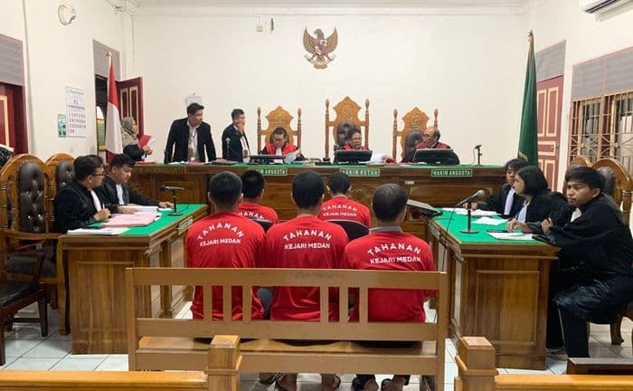 sidang_tuntutan_lima_terdakwa_kasus_ganja_46_kg_di_medan_kembali_ditunda