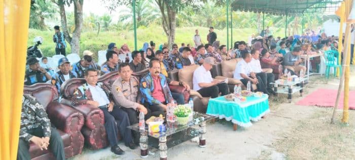turnamen_voli_piala_bupati_batu_bara_resmi_dibuka_8_tim_berebut_trofi_dan_uang_pembinaan