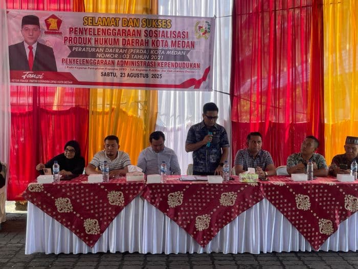 fauzi_respons_keluhan_warga_soal_bansos_dan_adminduk_saat_sosper_di_medan