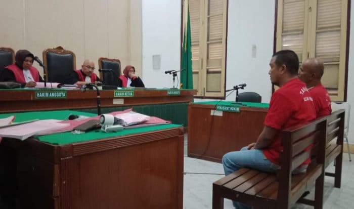 dua_pembuat_sim_palsu_di_medan_divonis_tiga_tahun_penjara