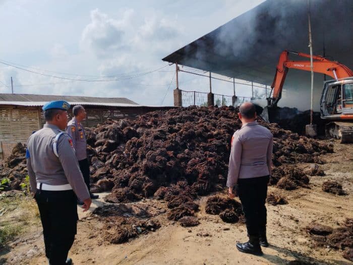 gudang_jangkos_di_pegajahan_sergai_ludes_terbakar_polisi_lakukan_penyelidikan
