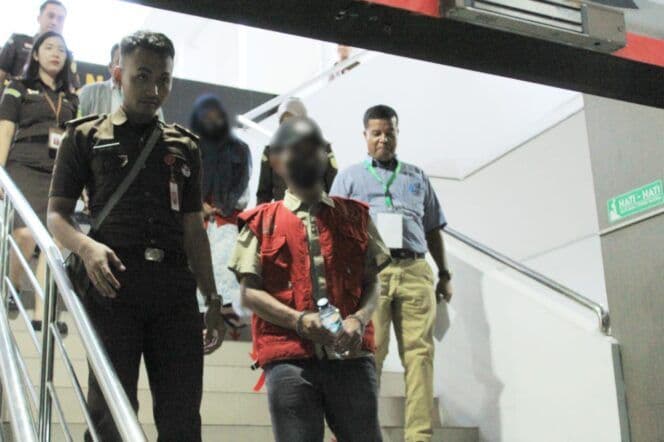 kejari_belawan_tahan_dua_tersangka_baru_kasus_korupsi_dana_bos_sman_19_medan