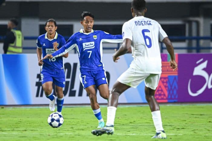 persib_kalahkan_arema_fc_21_beckham_putra_jadi_kapten_barba_jadi_pahlawan