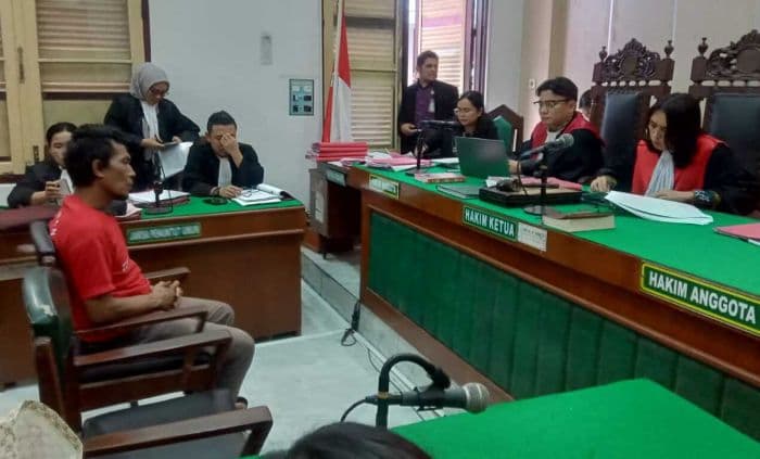 fadli_pembunuh_sopir_taksi_online_di_kutalimbaru_divonis_seumur_hidup