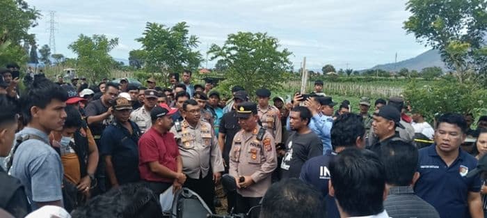 ganda_nainggolan_peragakan_27_adegan_rekonstruksi_kasus_pembunuhan_melky_di_karo