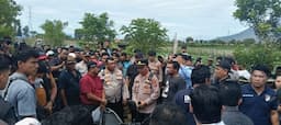 ganda_nainggolan_peragakan_27_adegan_rekonstruksi_kasus_pembunuhan_melky_di_karo