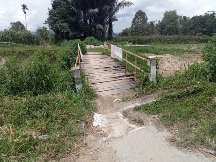 jembatan_nyaris_ambruk_di_narumonda_vi_desa_minta_aset_dialihkan_agar_bisa_dibangun_lewat_dana_desa